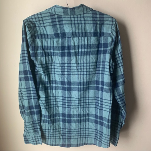 New Field and Stream flannel button down top - Picture 2 of 5